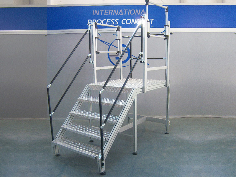 ACCESS MEANS AND PLATFORMS<br />Footboard