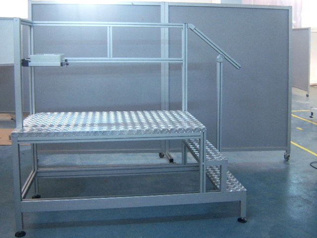 ACCESS MEANS AND PLATFORMS<br />Footboard and plateform